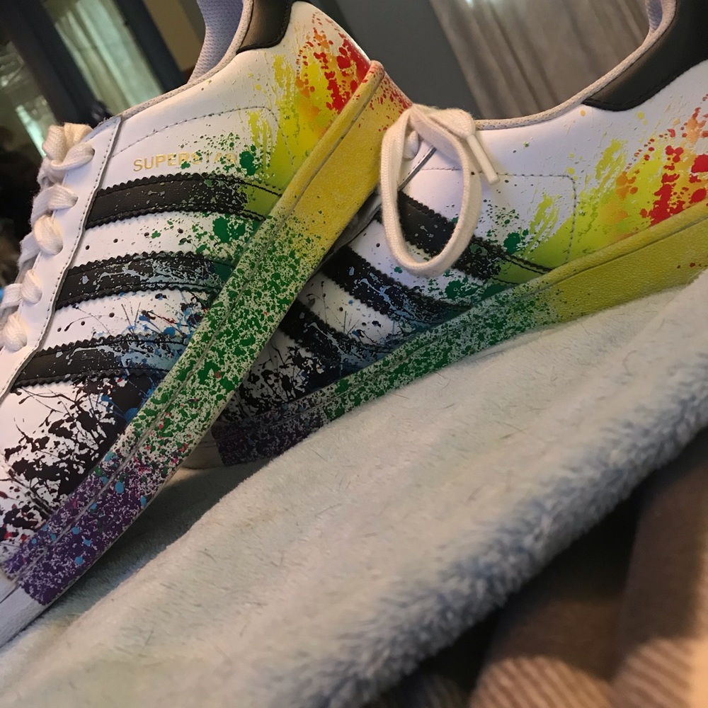 MENS Adidas paint splattered Tennis shoes